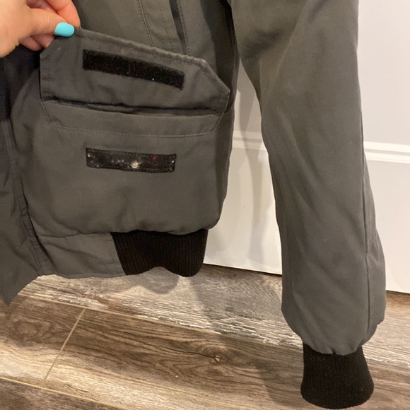 Beautiful grey Canada Goose jacket - Picture 9 of 11